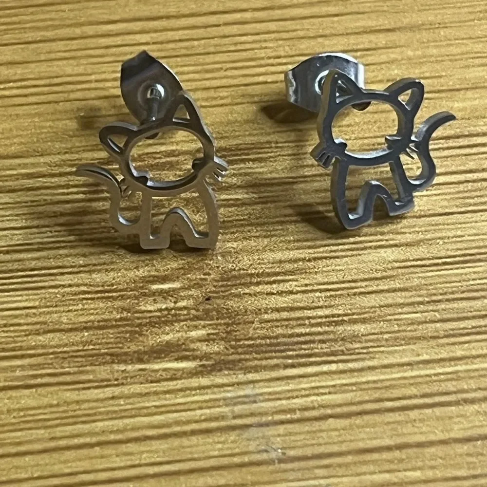 Unbranded sterling silver